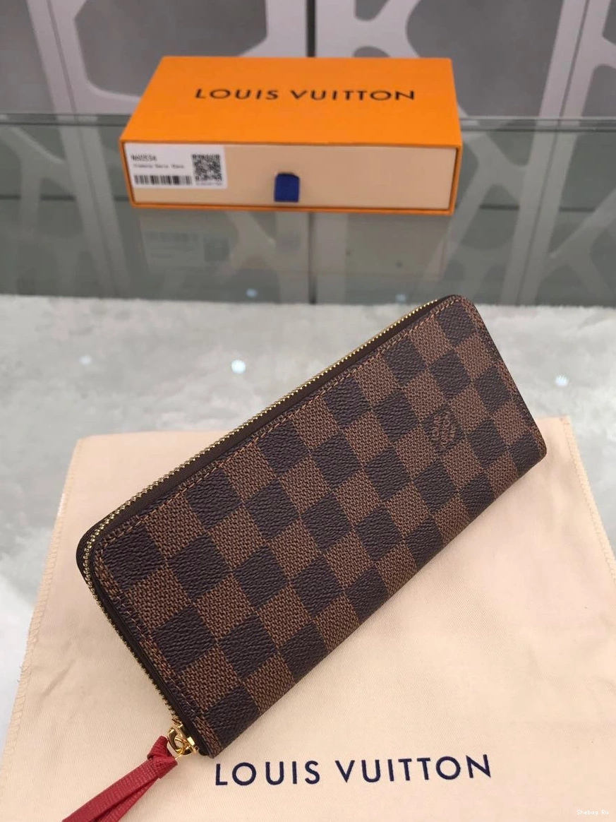 LOUIS VUITTON ZIPPY 0803